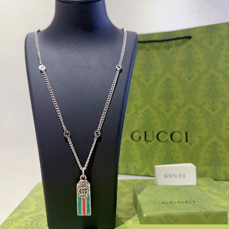 G*u*i necklaces